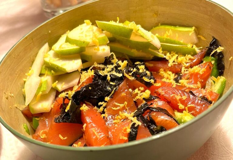 Ensalada de Salmón ahumado y Alga Nori